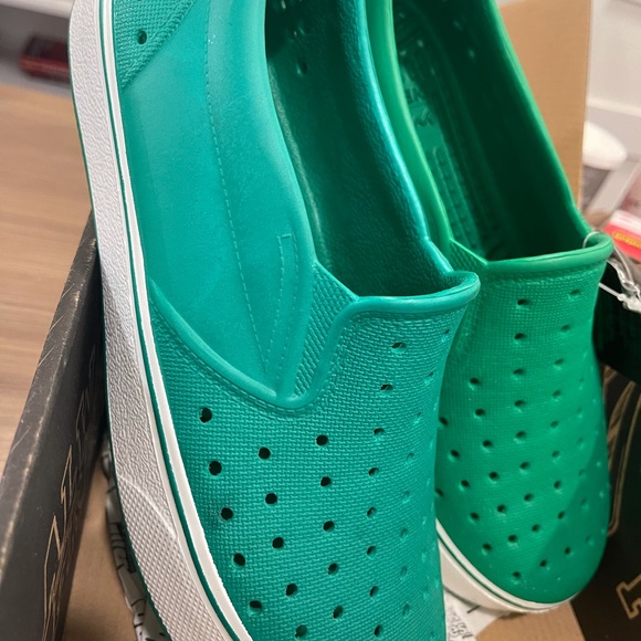 Green waterproof shoes - Picture 4 of 5
